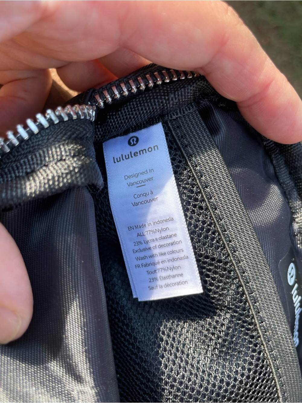Lululemon OG Everywhere Crossbody Bag 1L Black & White Striped Strap - Picture 7 of 7